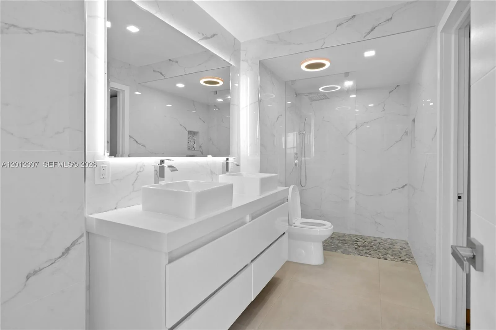 3675 N Country Club Dr # 2008, Aventura FL 33180