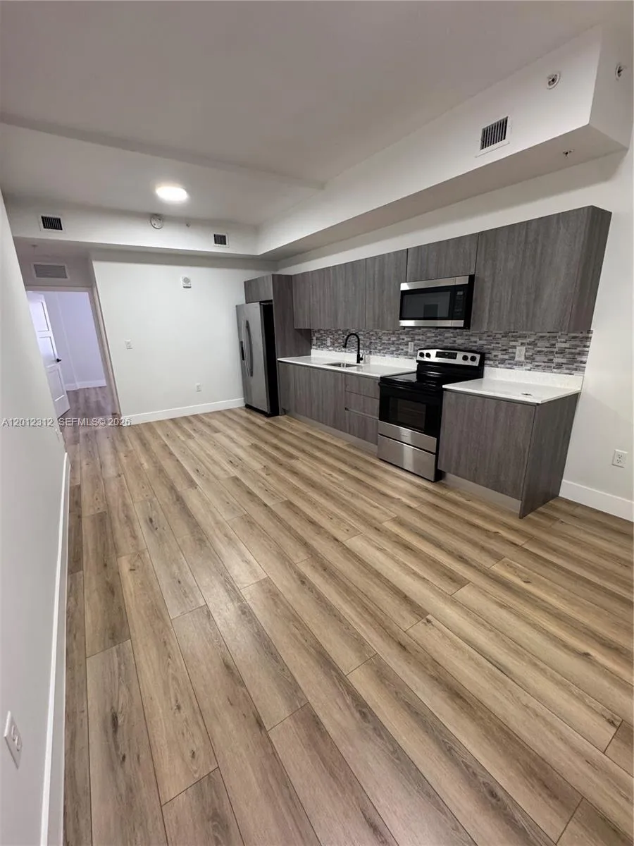 1534 NW 1st St # 204, Miami FL 33125