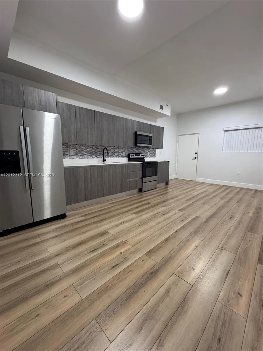 1534 NW 1st St # 204, Miami FL 33125