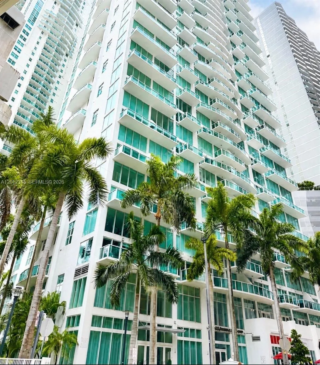 1 bedroom 1 bath for sale at 41 SE 5th St # 2011, Miami FL 33131
