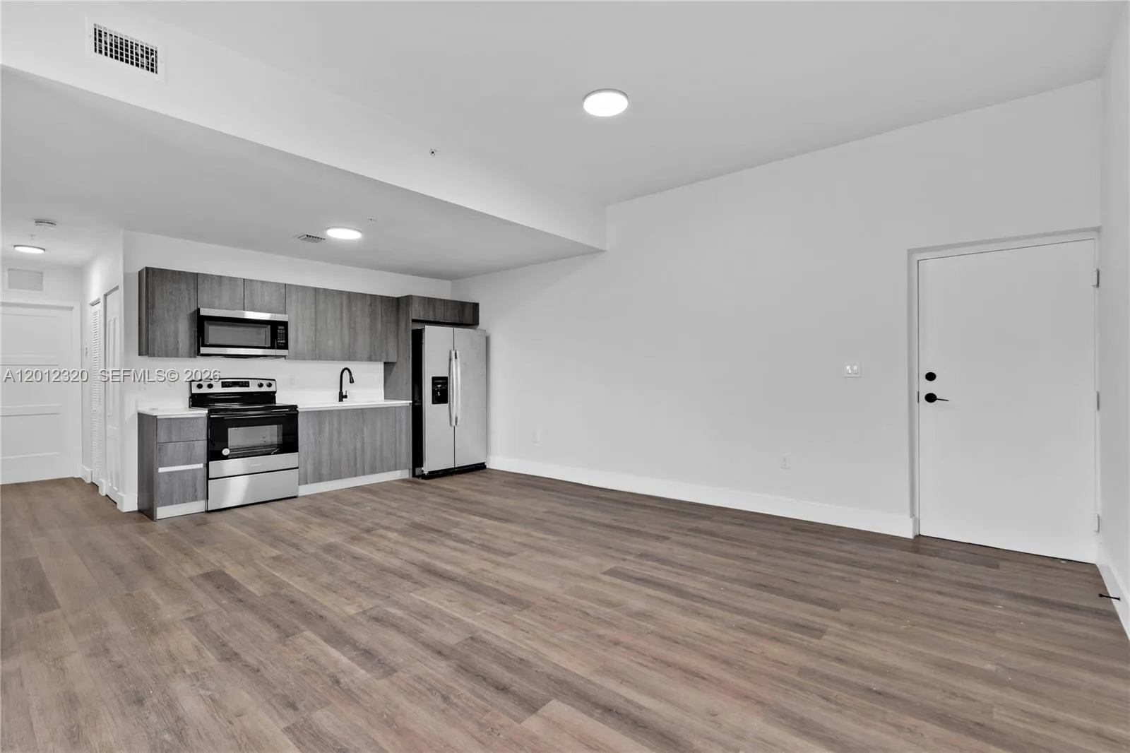 1021 NW 1st St # 206, Miami FL 33128