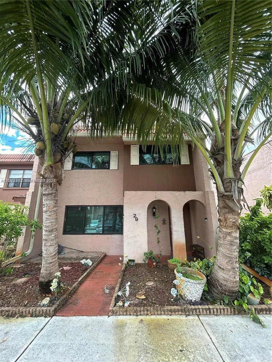 29 Madrid Ln # 9, Davie FL 33324