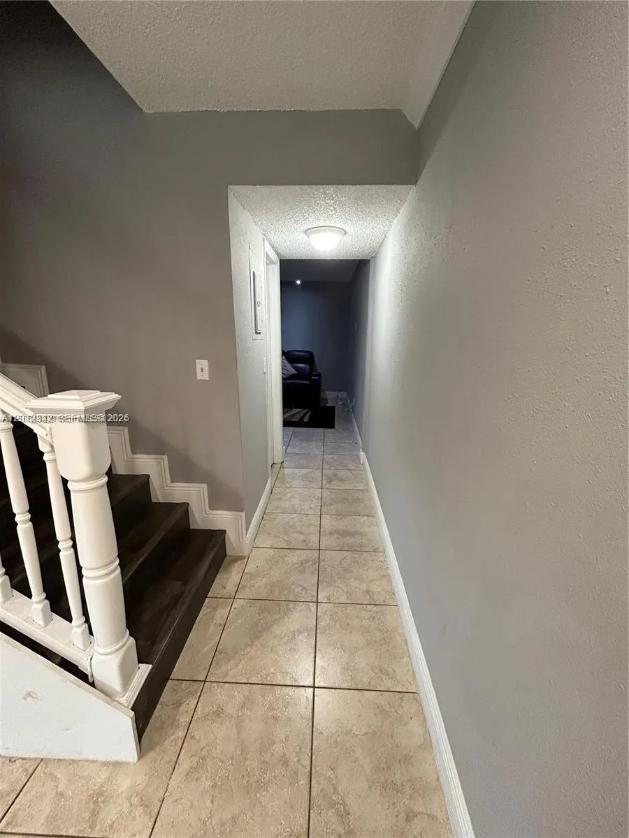 29 Madrid Ln # 9, Davie FL 33324