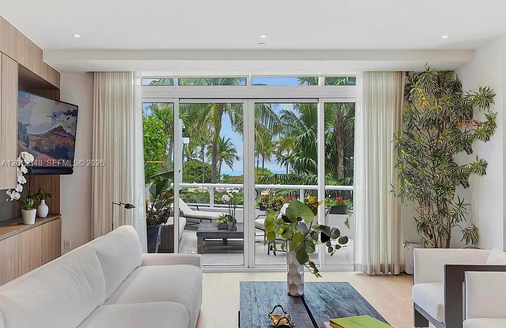 50 S Pointe Dr, Miami Beach FL 33139