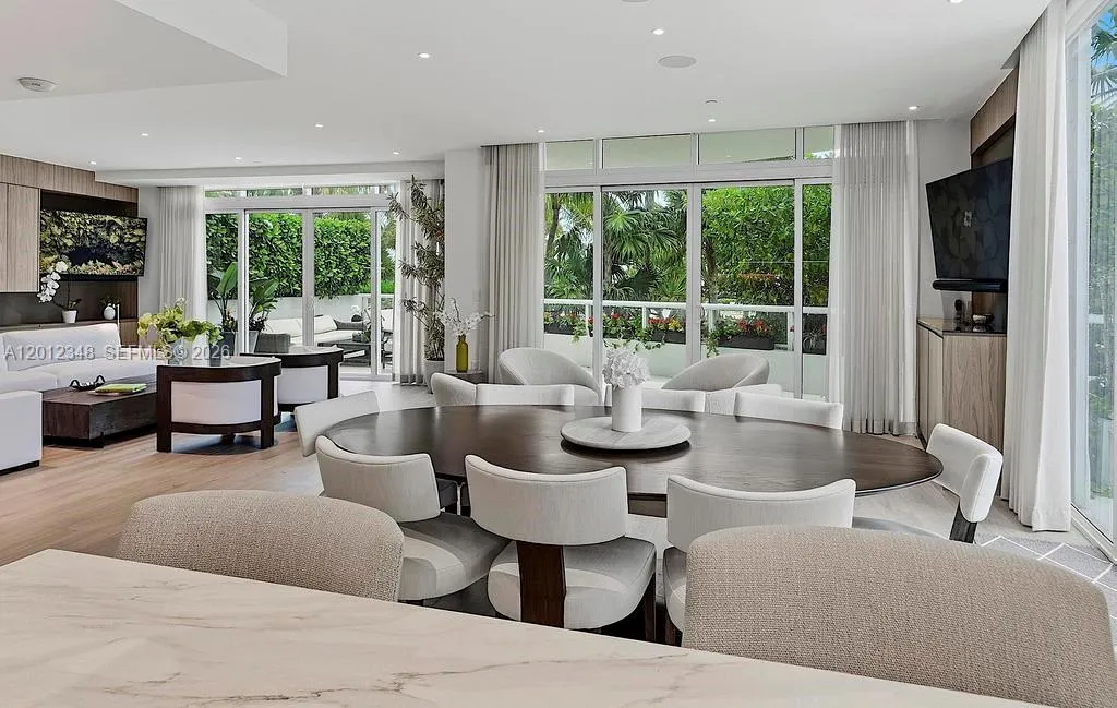 50 S Pointe Dr, Miami Beach FL 33139