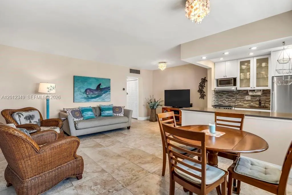 901 S Surf Rd # 404, Hollywood FL 33019