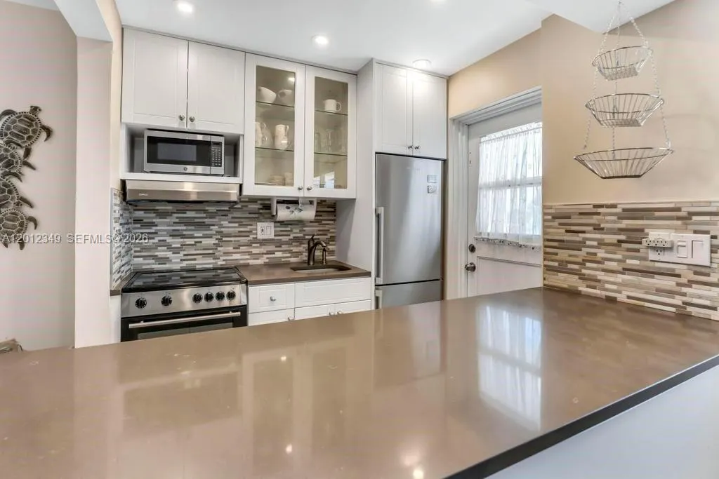 901 S Surf Rd # 404, Hollywood FL 33019