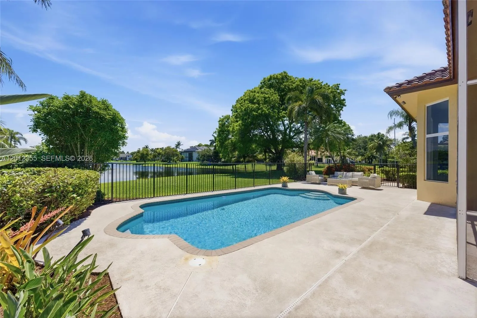 3160 Paddock Rd, Weston FL 33331