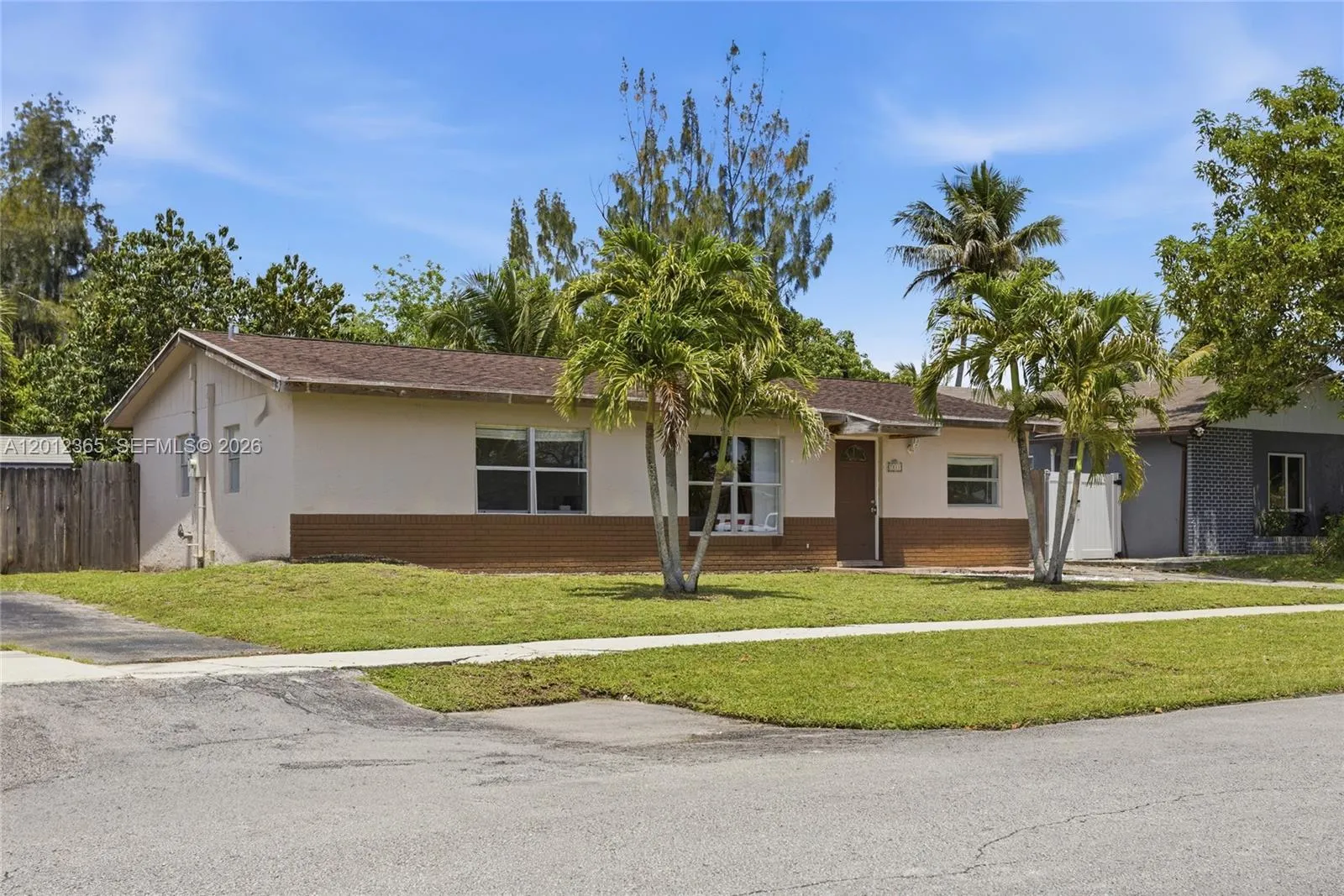 7811 SW 9th St, North Lauderdale FL 33068