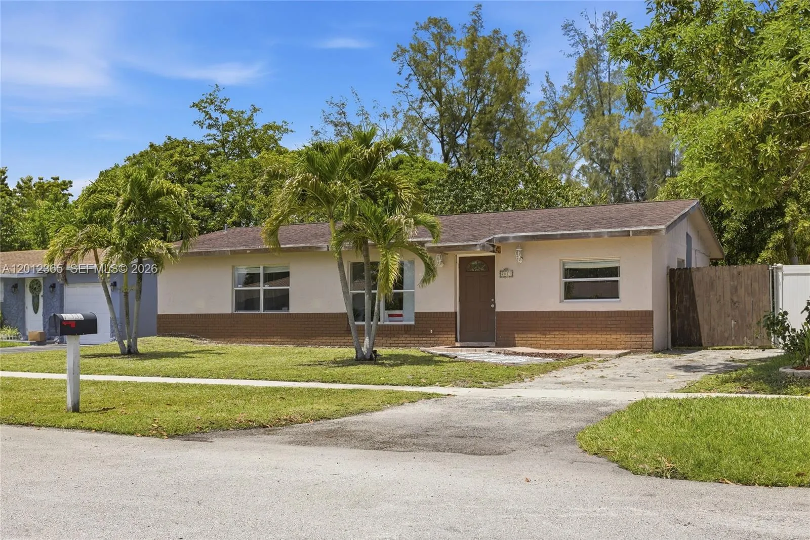 7811 SW 9th St, North Lauderdale FL 33068