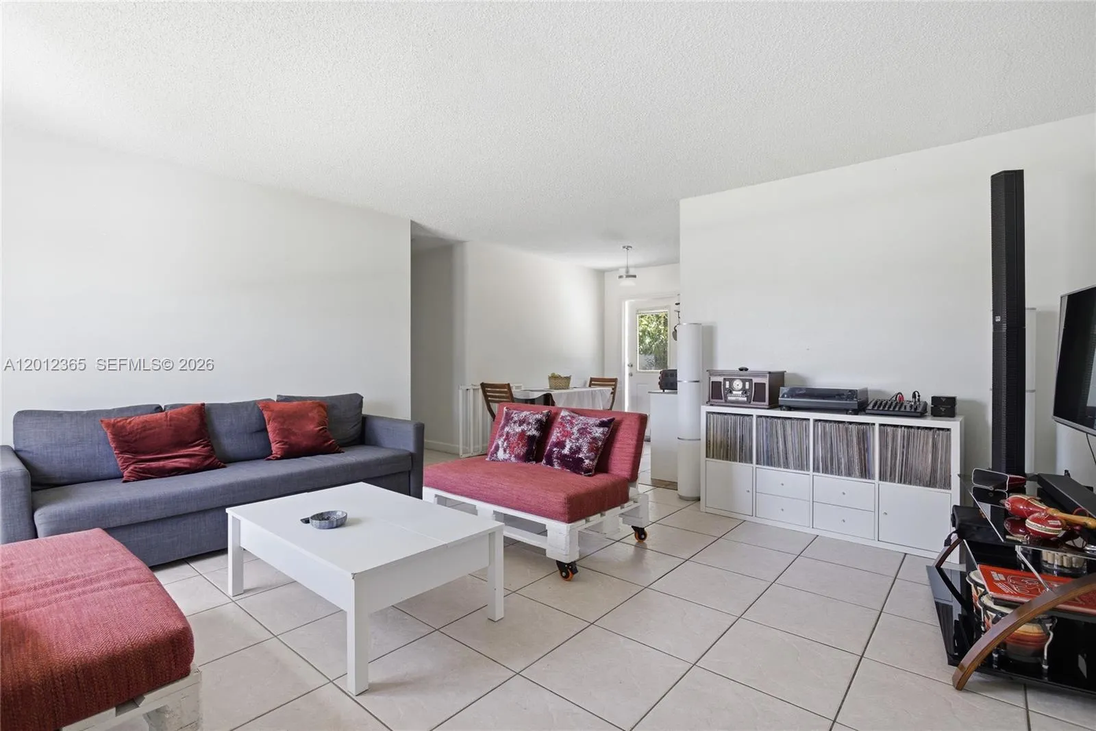 7811 SW 9th St, North Lauderdale FL 33068