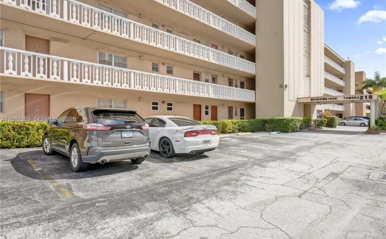 218 NE 12th Ave # 302, Hallandale Beach FL 33009