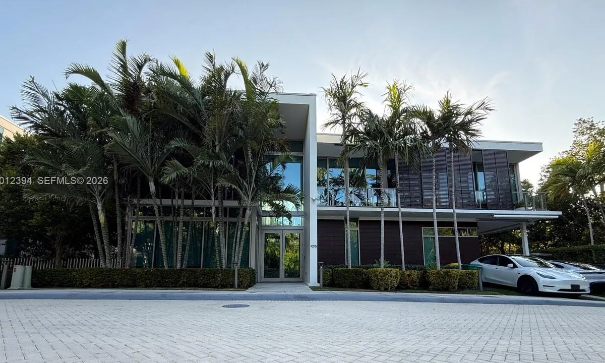 105 Reef Ln, Key Biscayne FL 33149