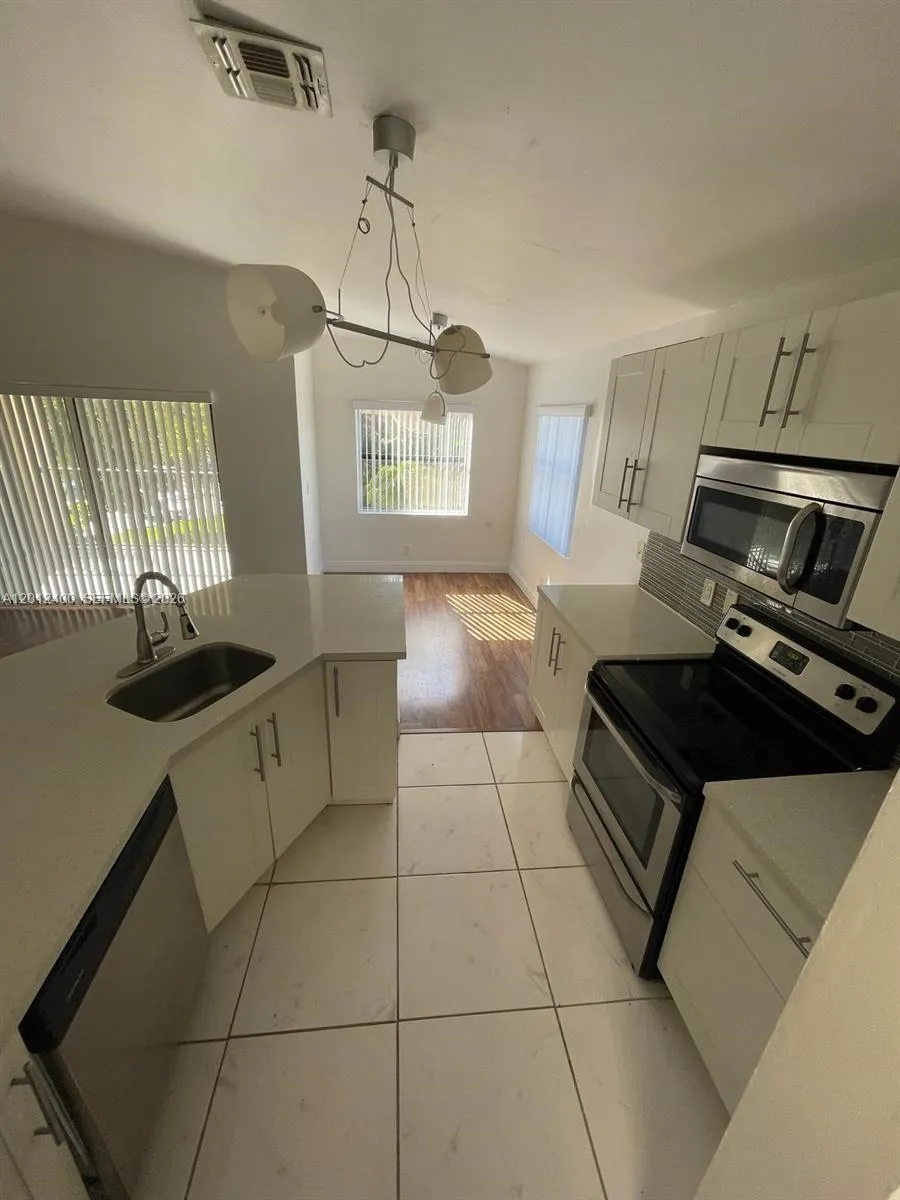 9999 Summerbreeze Dr # 212, Sunrise FL 33322