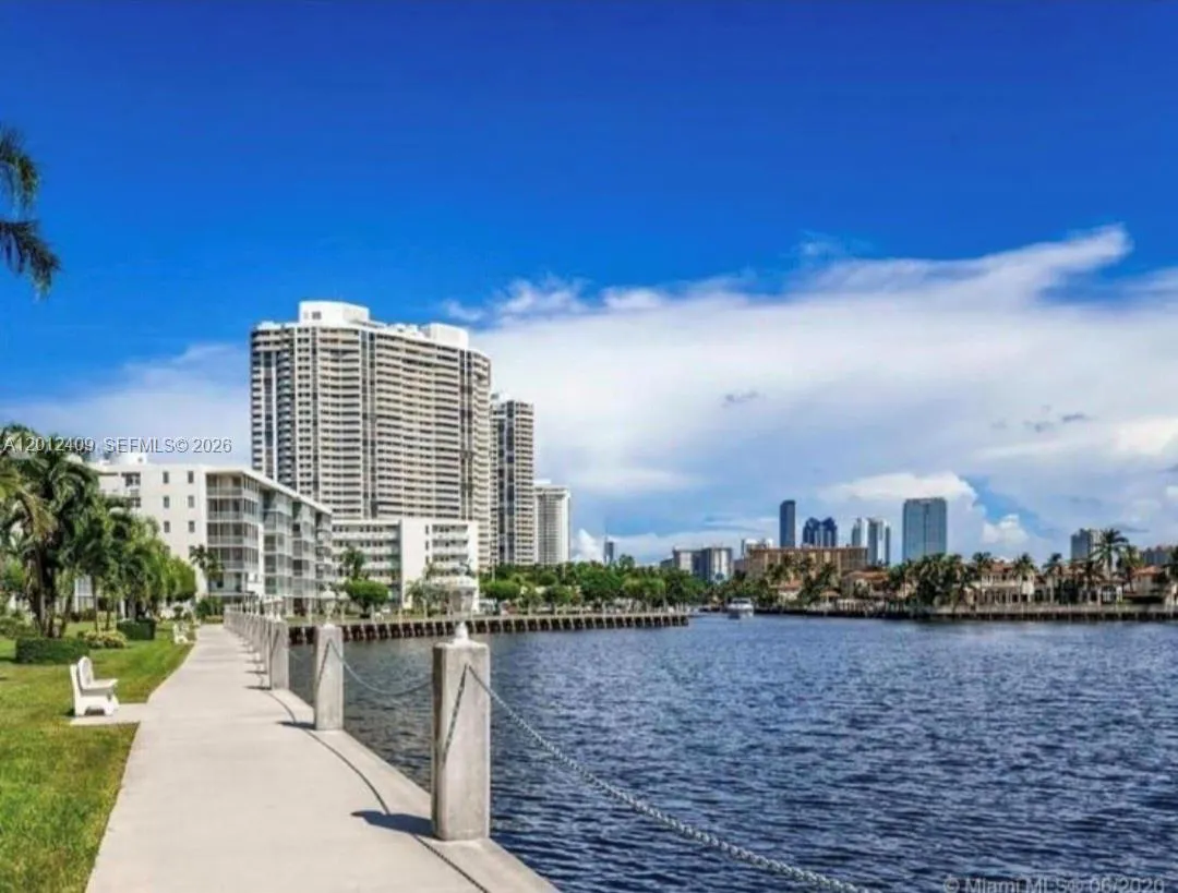 3020 Marcos Dr # S103, Aventura FL 33160