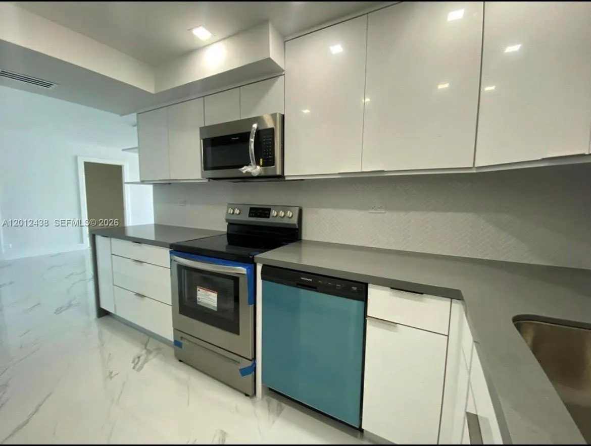 6039 Collins Ave # 1033, Miami Beach FL 33140