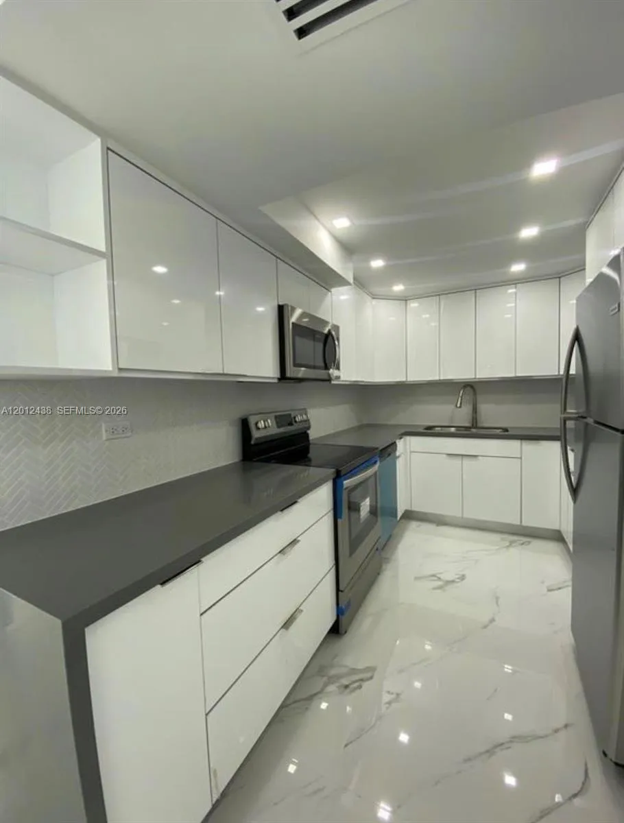 6039 Collins Ave # 1033, Miami Beach FL 33140