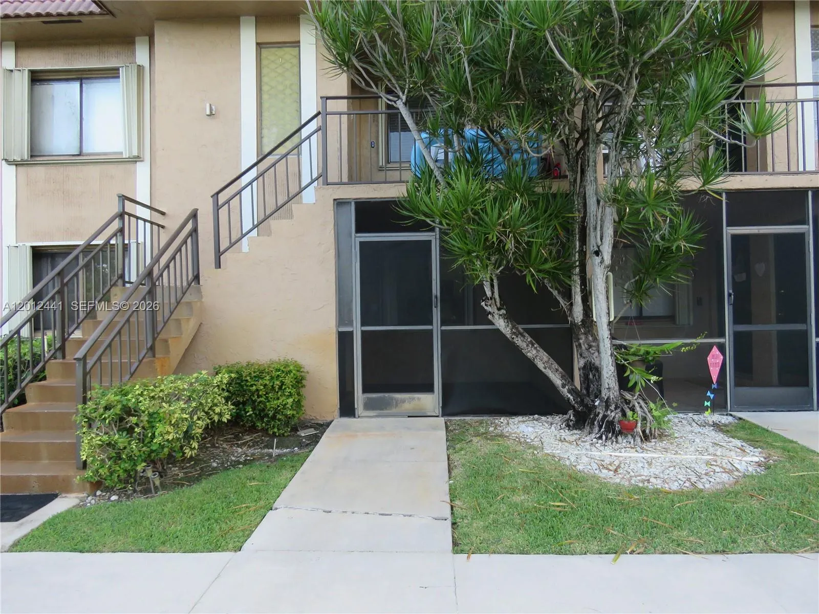 205 Lakeview Dr # 102, Weston FL 33326