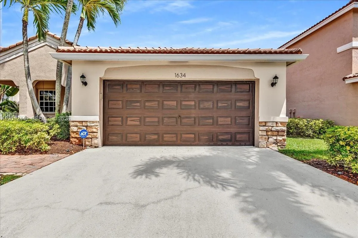 1634 Sandpiper Cir, Weston FL 33327