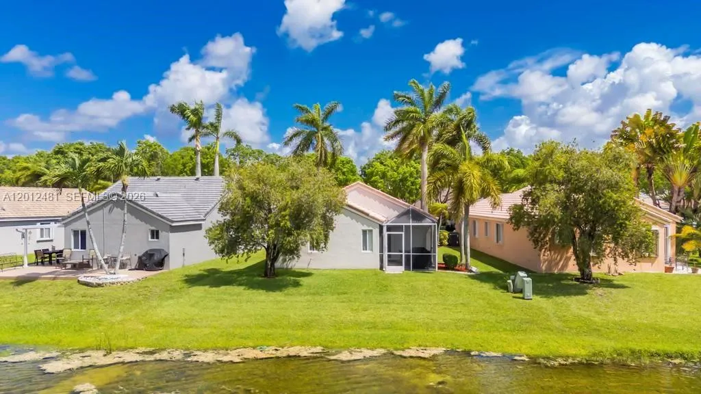 4421 Dogwood Cir, Weston FL 33331