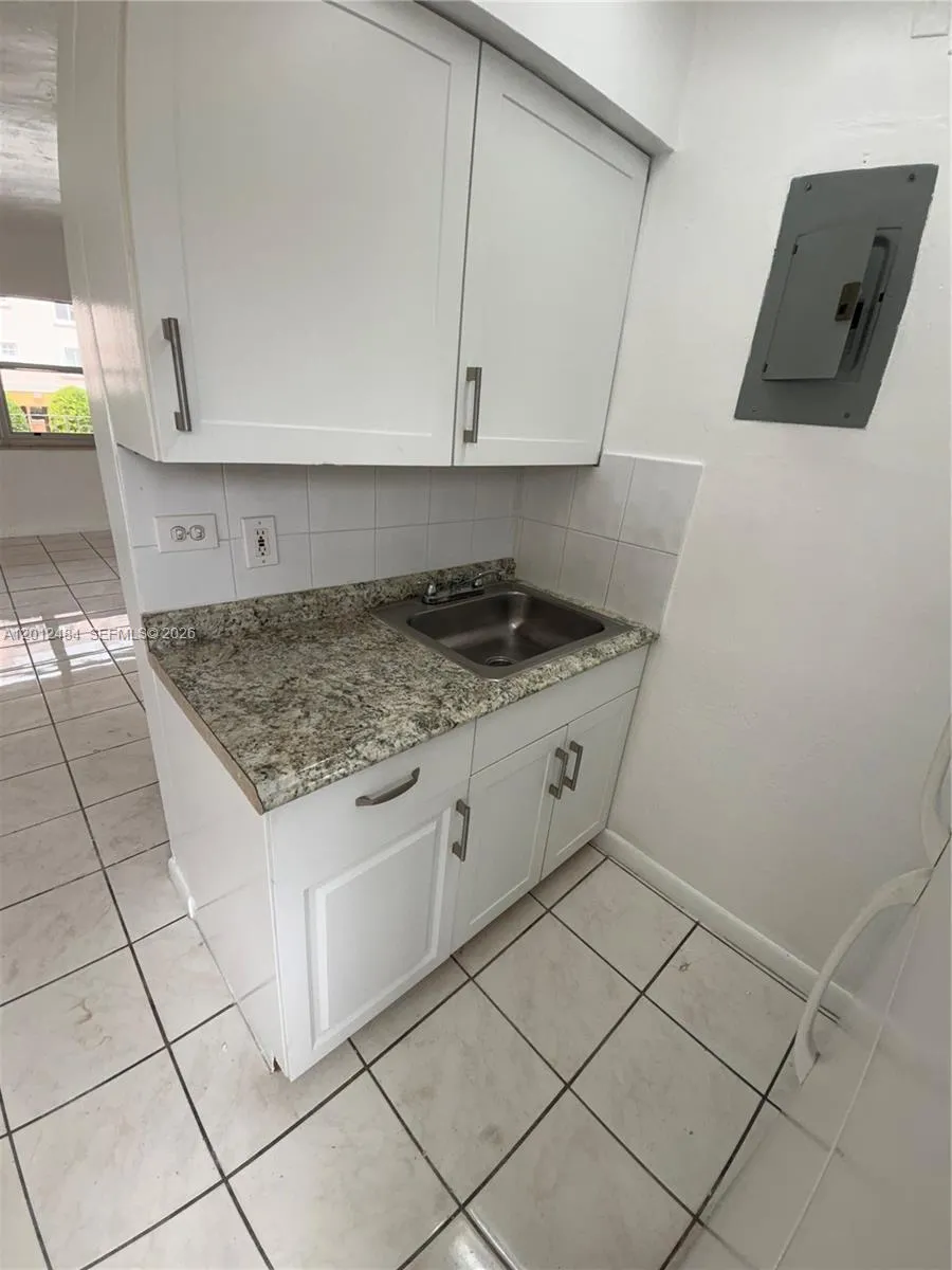 15 Alhambra Cir # 32, Coral Gables FL 33134