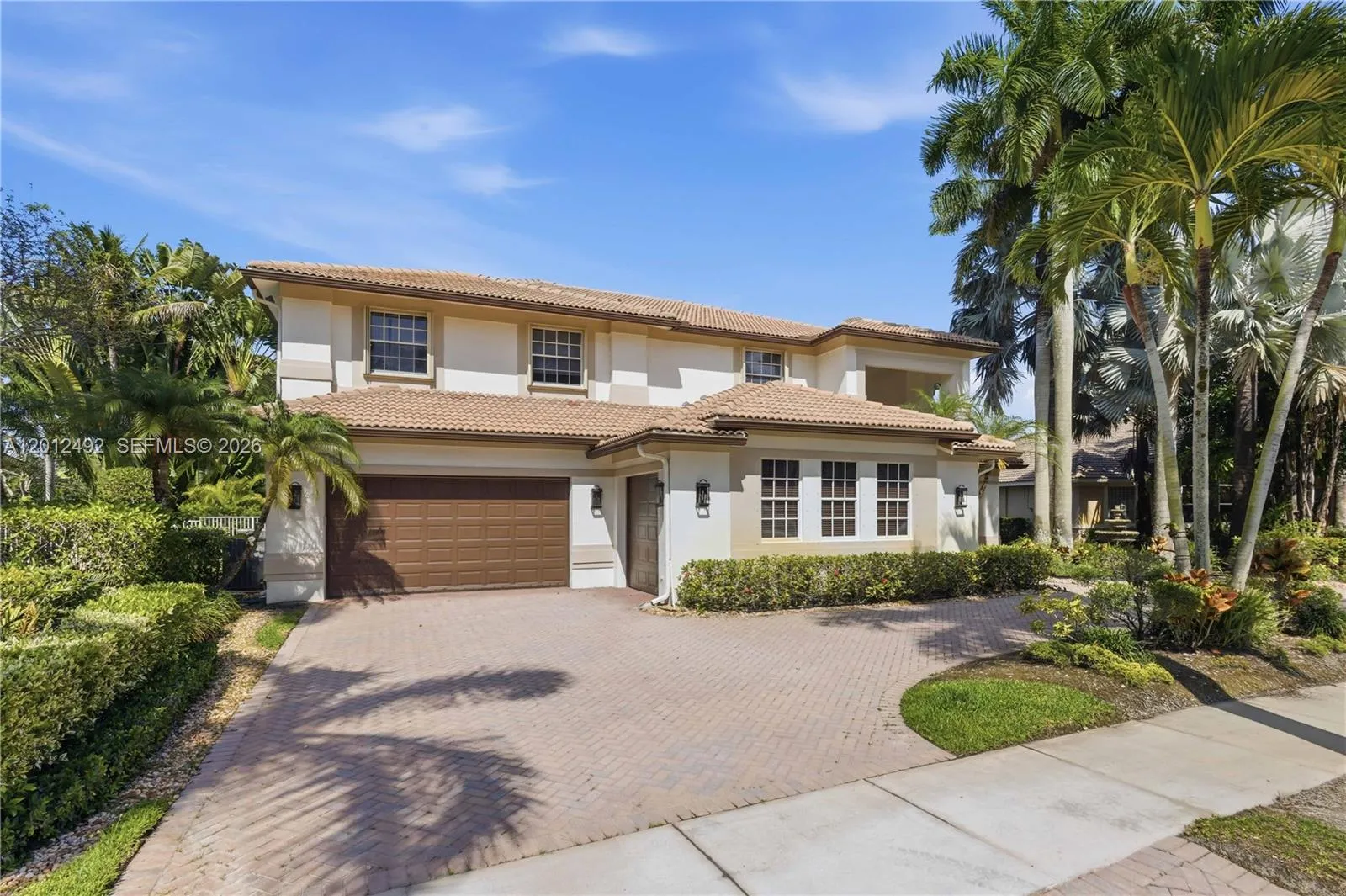 1422 Victoria Isle Dr, Weston FL 33327