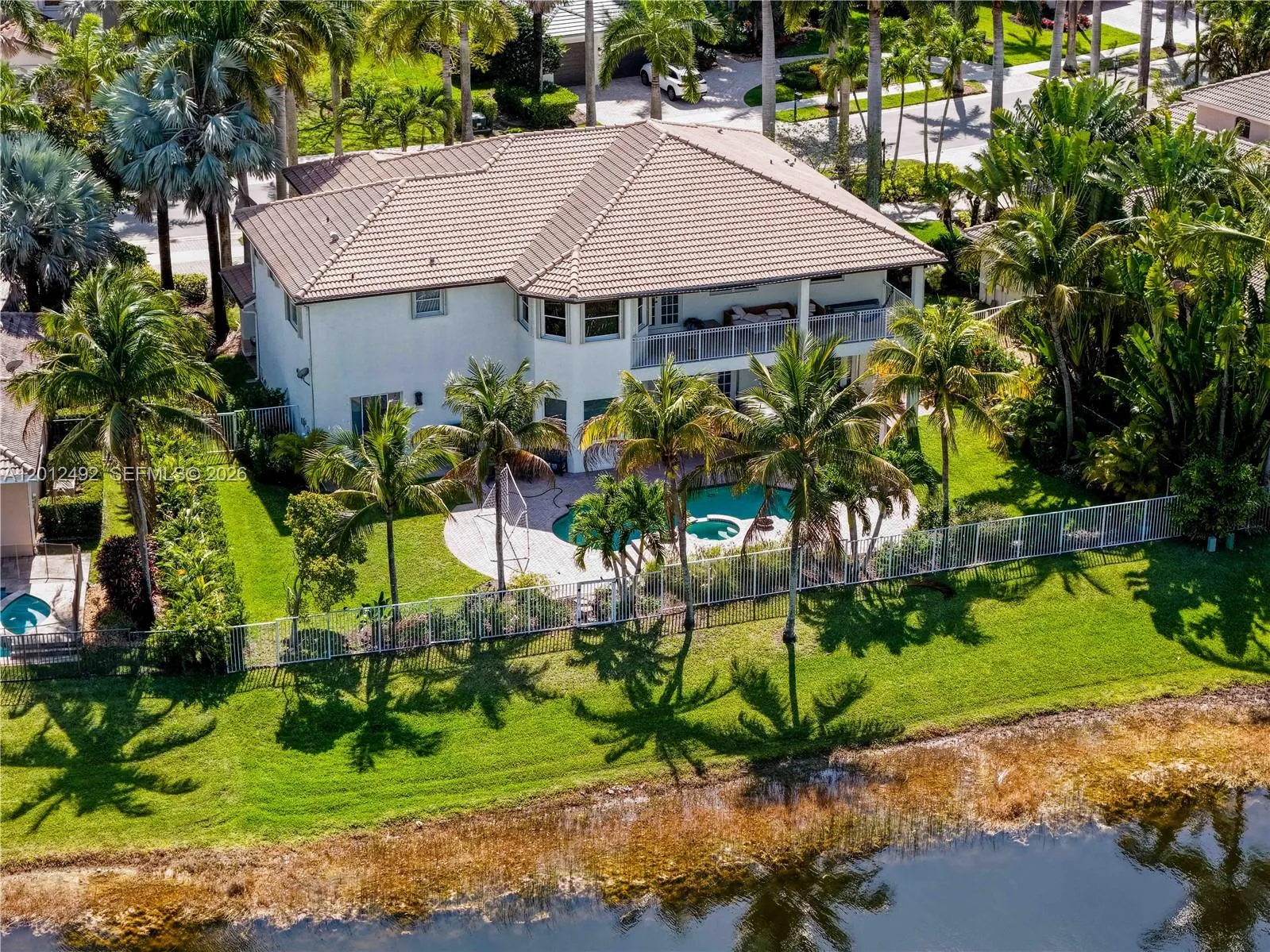 1422 Victoria Isle Dr, Weston FL 33327