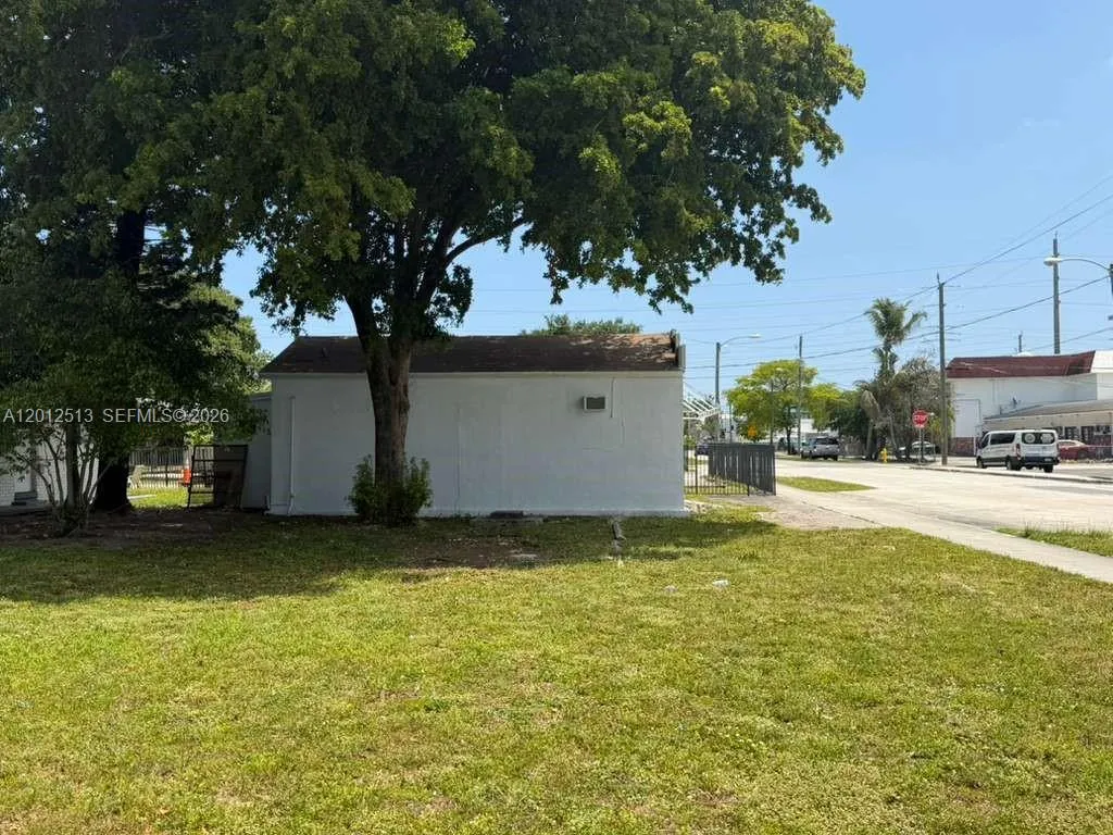 518 W Dania Beach Blvd, Dania Beach FL 33004