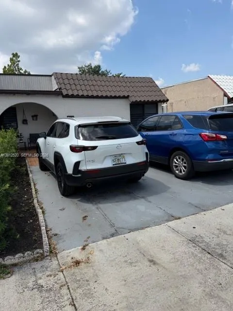 1656 W 57th Ter, Hialeah FL 33012