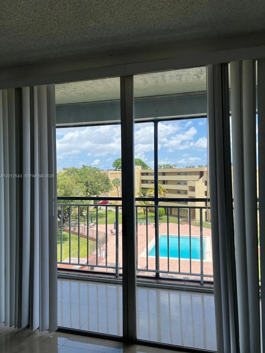 9210 Fontainebleau Blvd # 506, Miami FL 33172