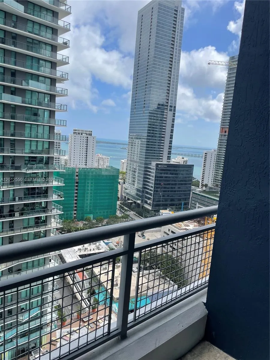 60 SW 13th St # 2414, Miami FL 33130