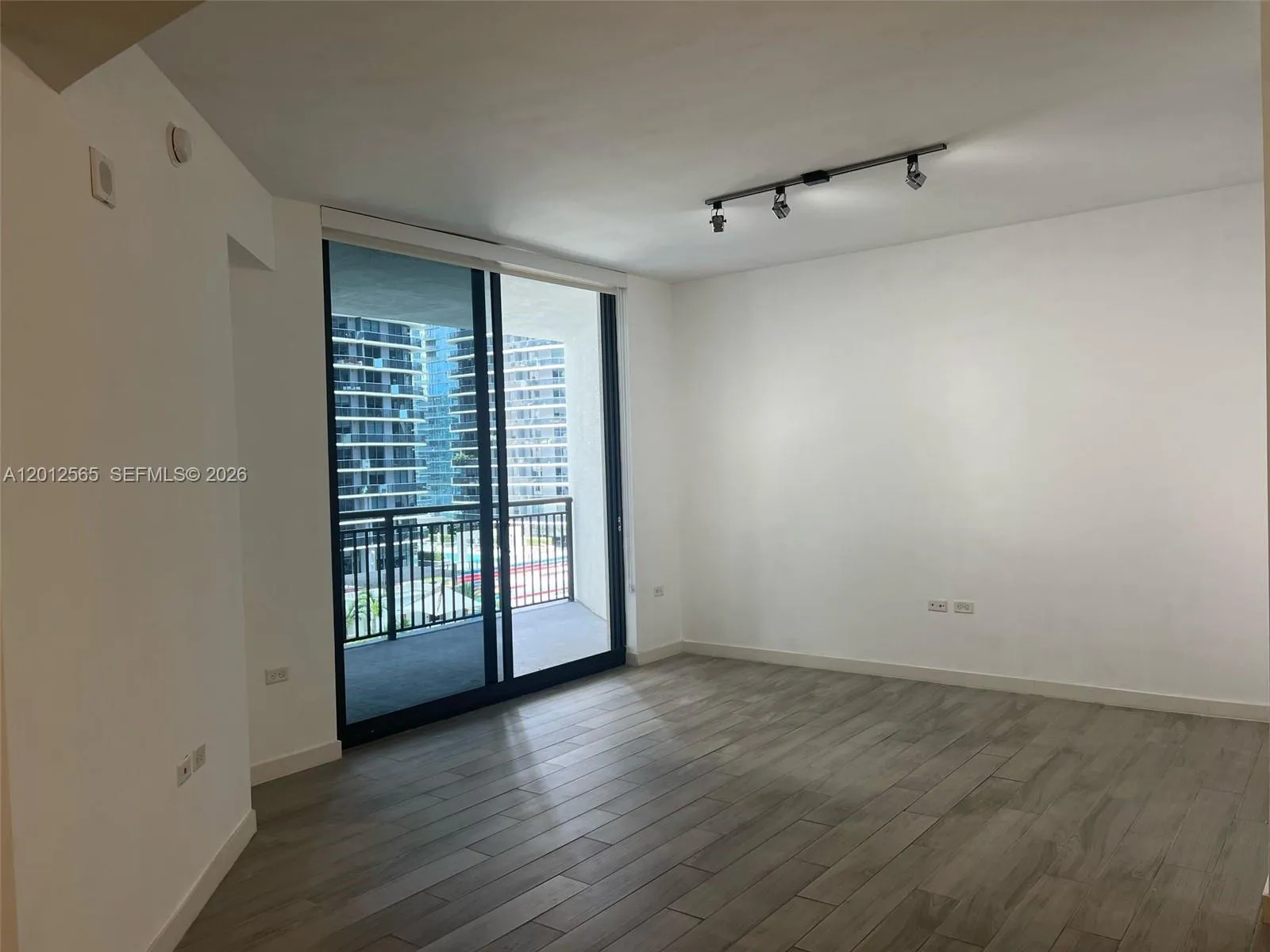 999 SW 1st Ave # 1601, Miami FL 33130