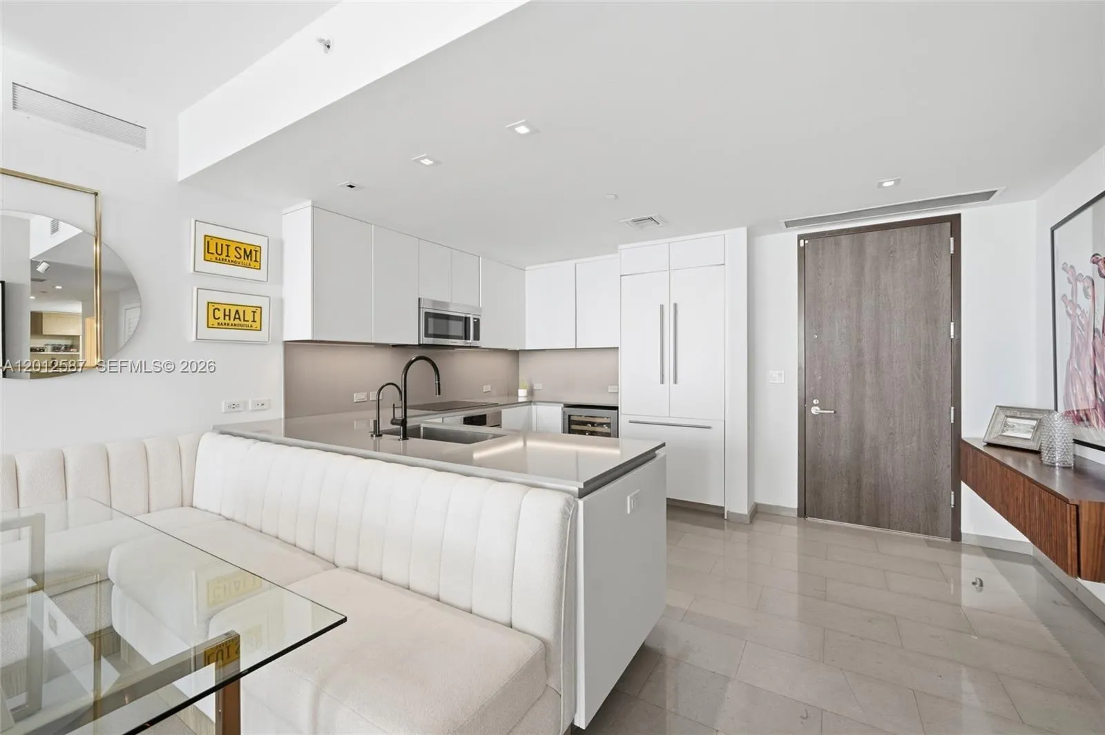 68 SE 6th St # 1904, Miami FL 33131