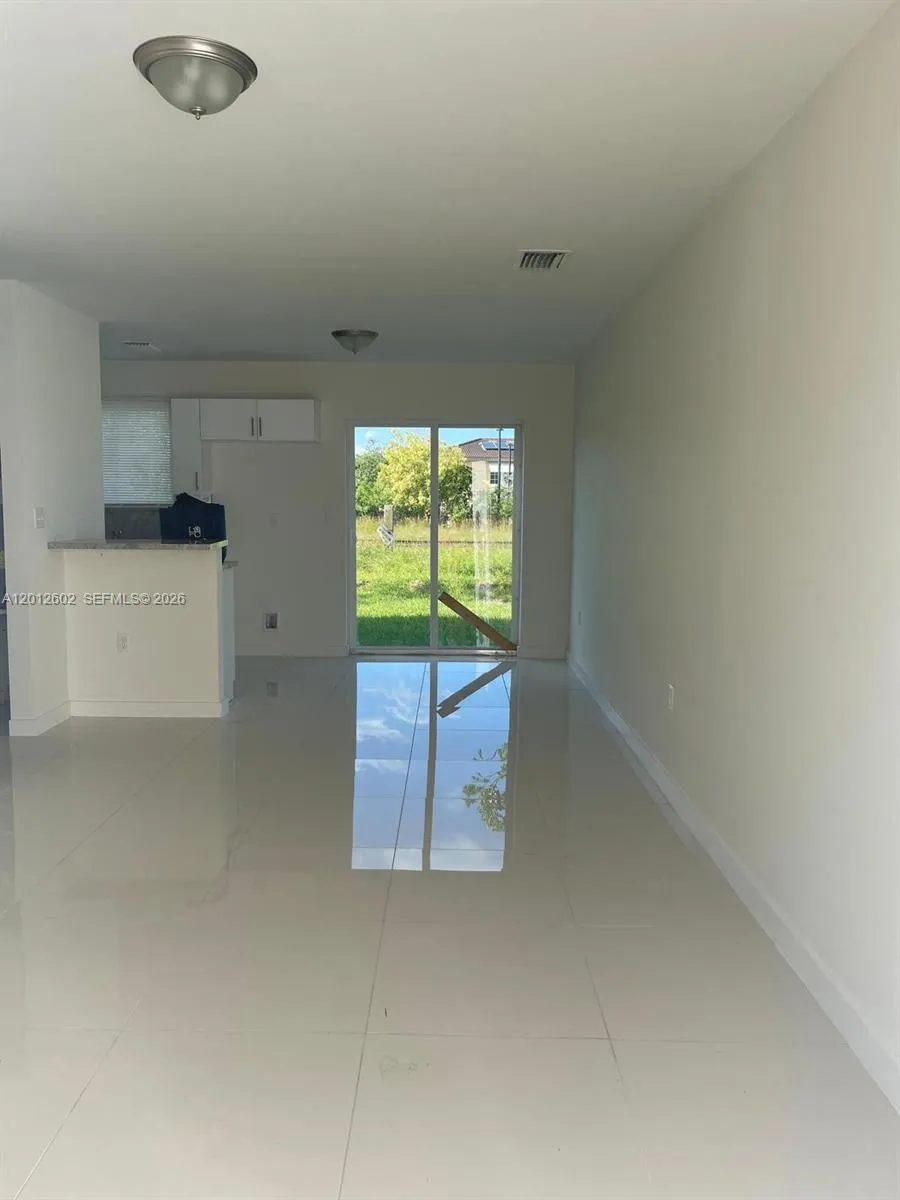 2121 NW 72nd St # 2121, Miami FL 33147