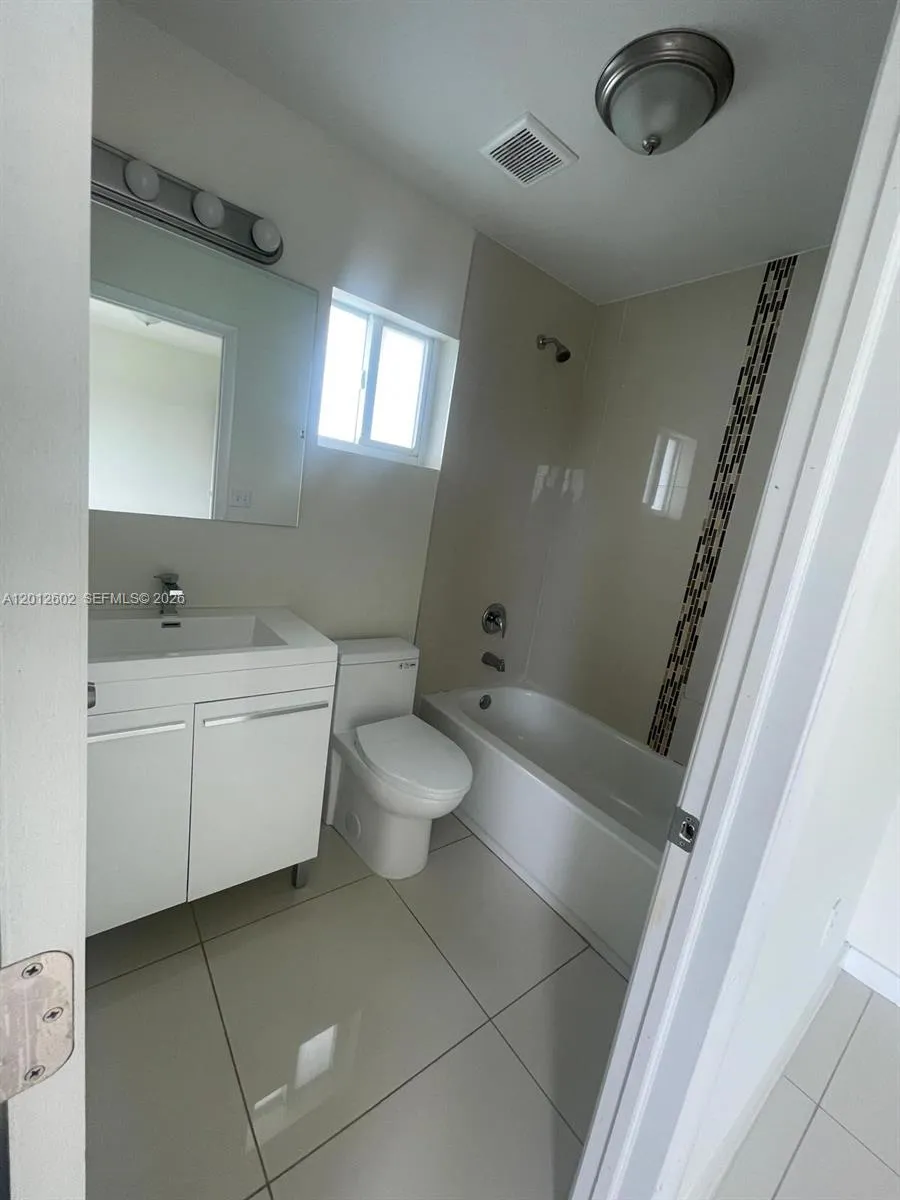 2121 NW 72nd St # 2121, Miami FL 33147
