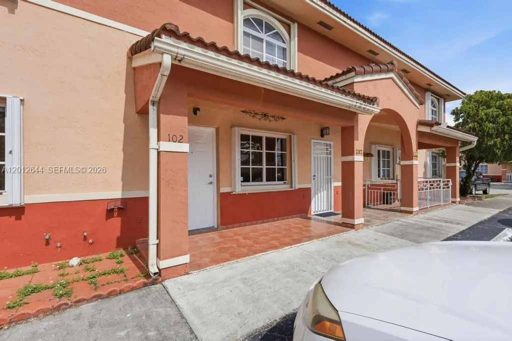 6873 W 36th Ave # 102, Hialeah FL 33018