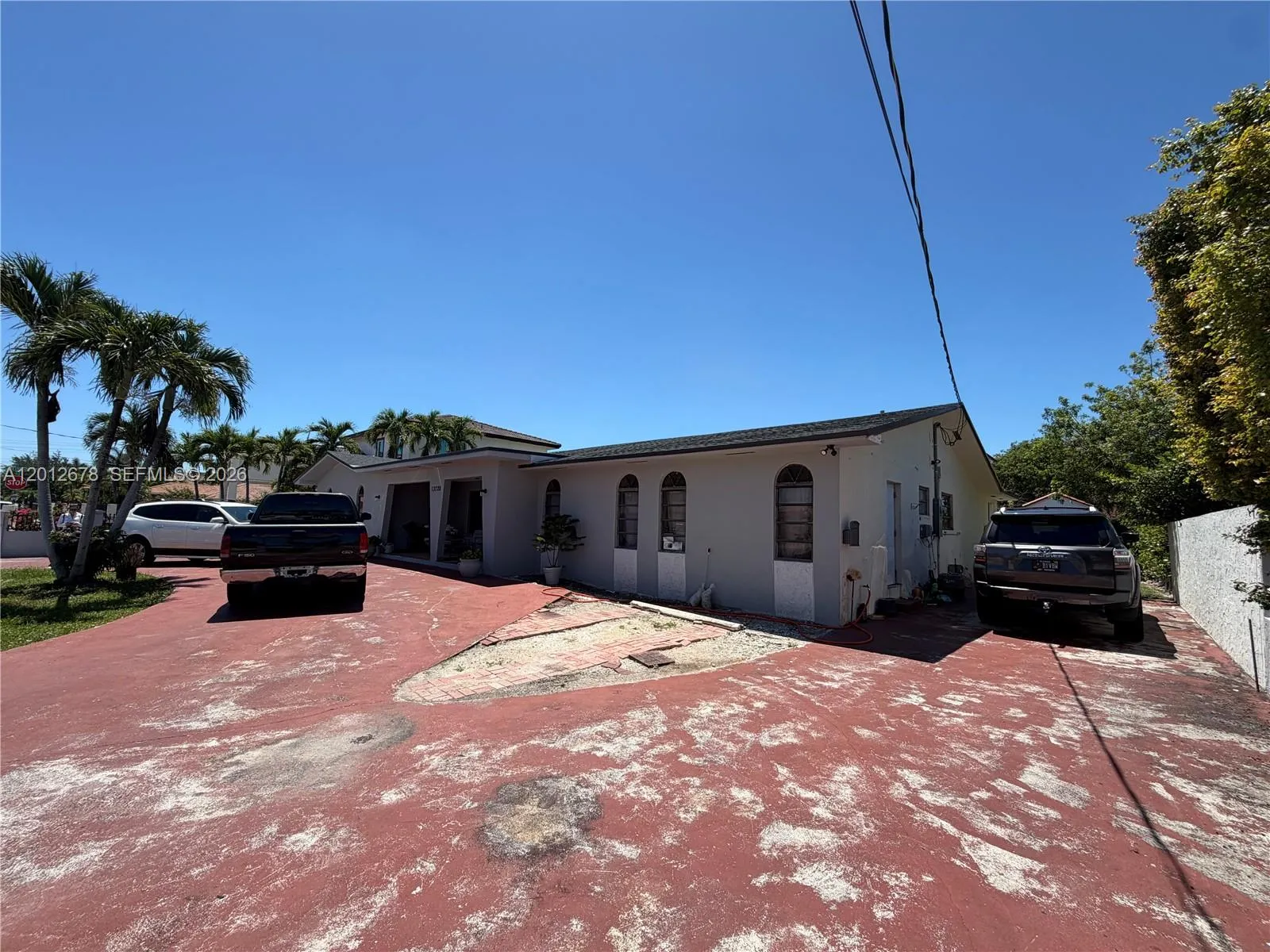 5 bedroom 4 bath for sale at 13720 SW 32nd St, Miami FL 33175