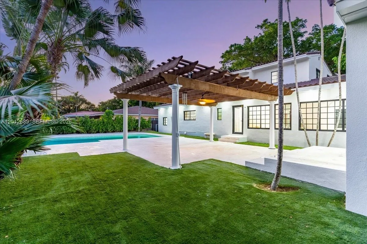 1426 Robbia Ave, Coral Gables FL 33146
