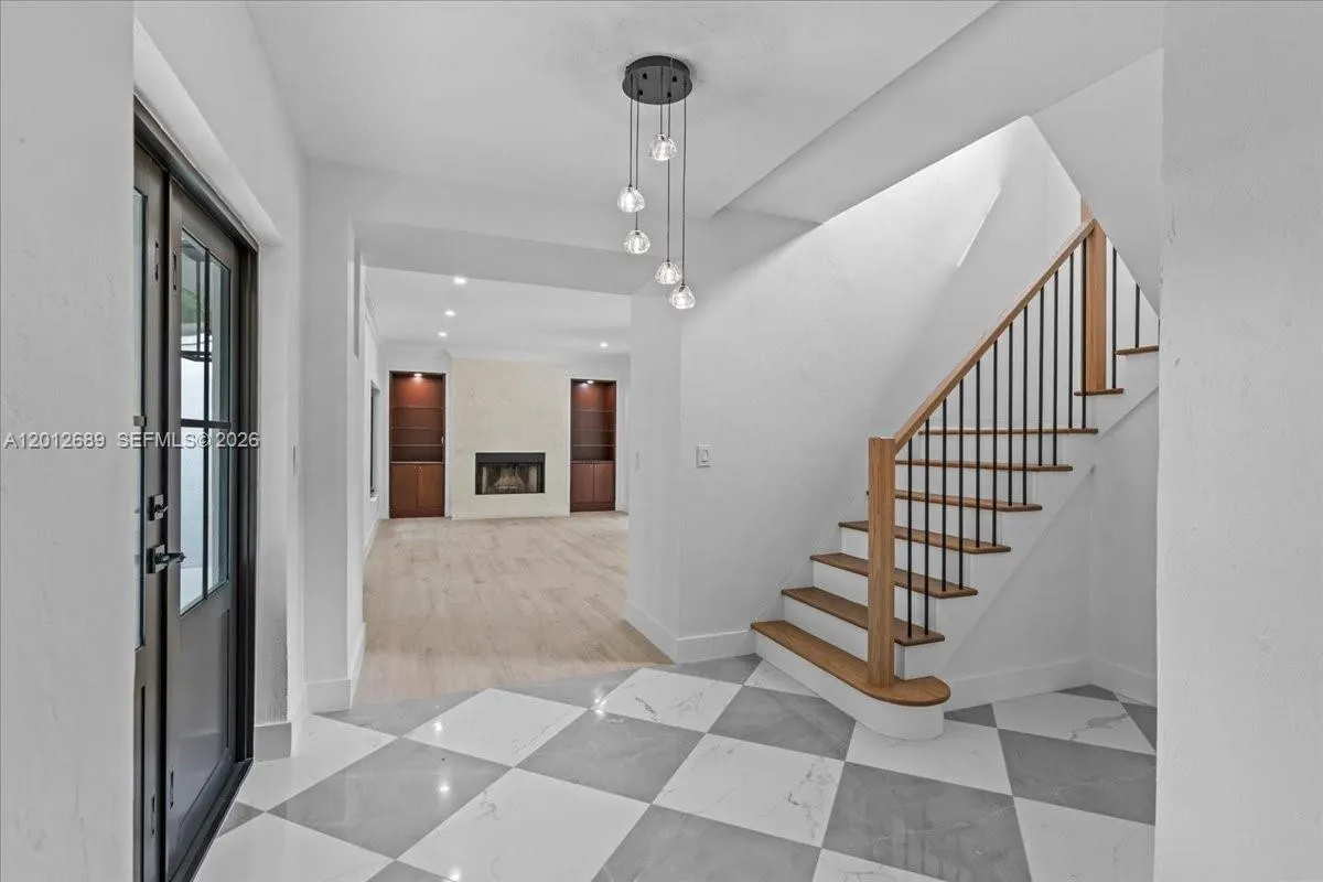 1426 Robbia Ave, Coral Gables FL 33146