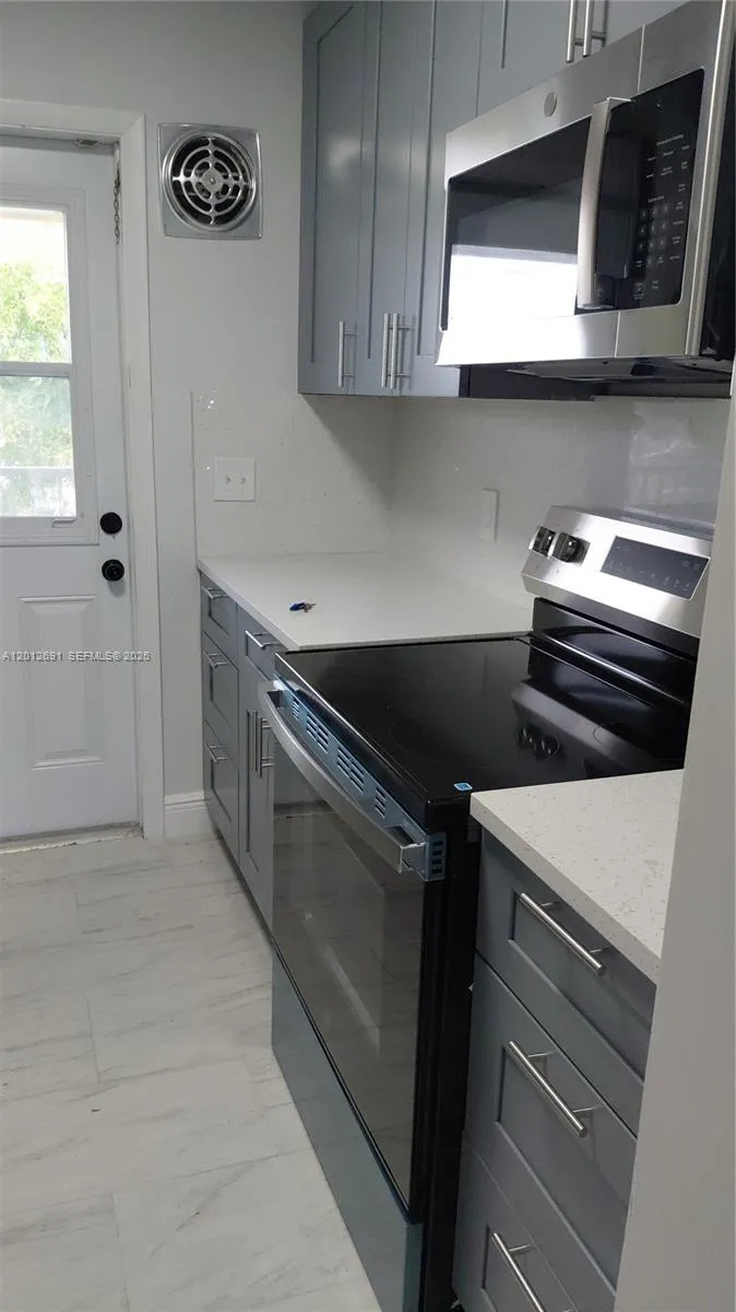 5480 NW 11th St # 306, Plantation FL 33313