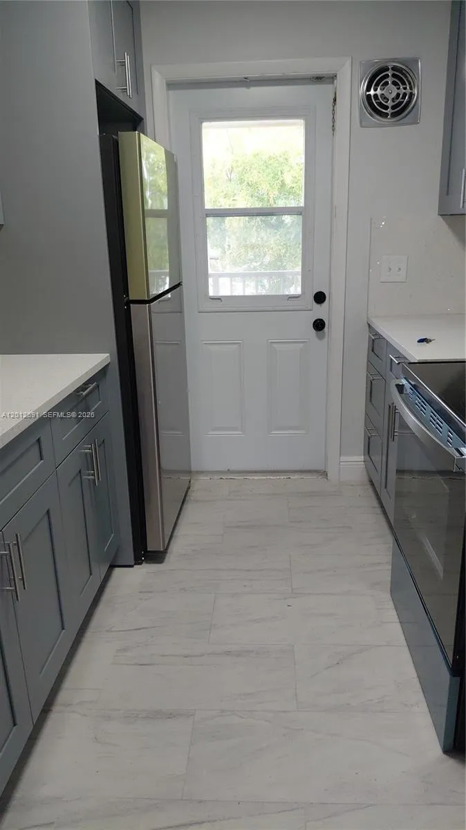 5480 NW 11th St # 306, Plantation FL 33313