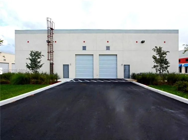 2355 NW 70th Ave 11, Miami FL 33122