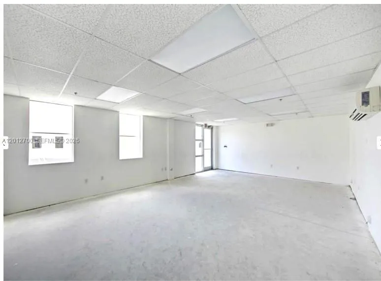 2355 NW 70th Ave 11, Miami FL 33122