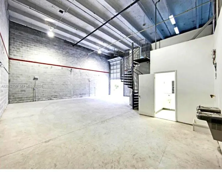 2355 NW 70th Ave 11, Miami FL 33122