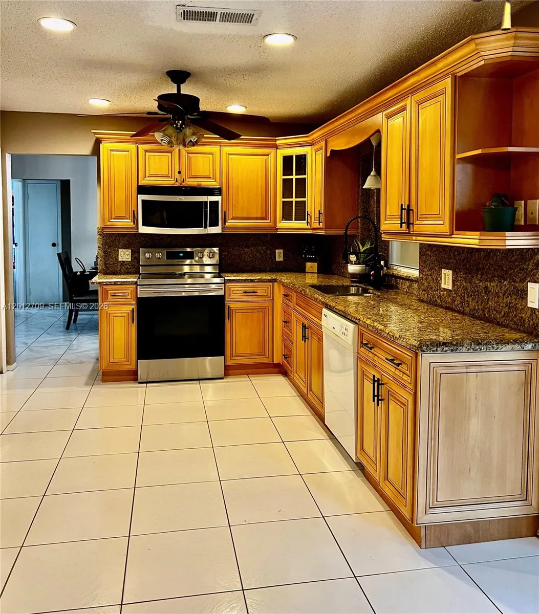8350 NW 27th Pl, Sunrise FL 33322