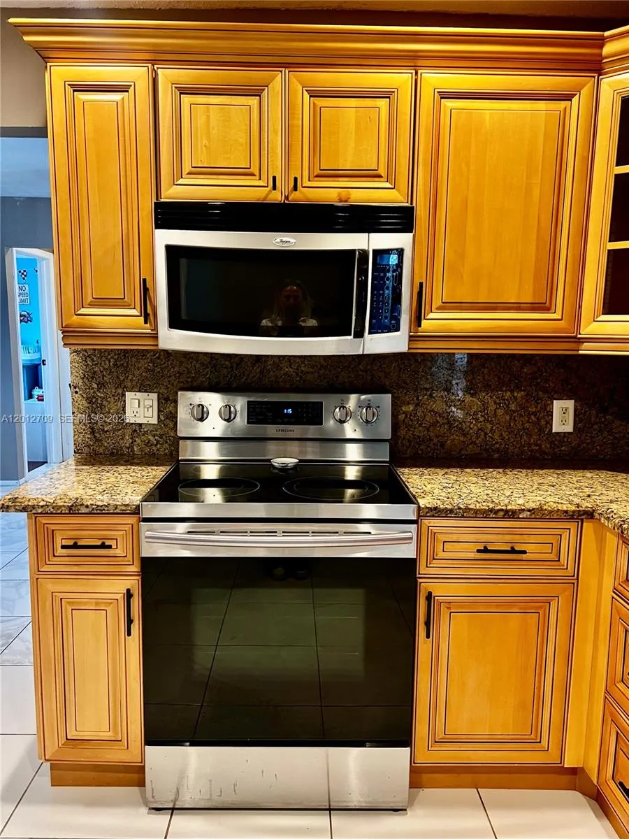 8350 NW 27th Pl, Sunrise FL 33322