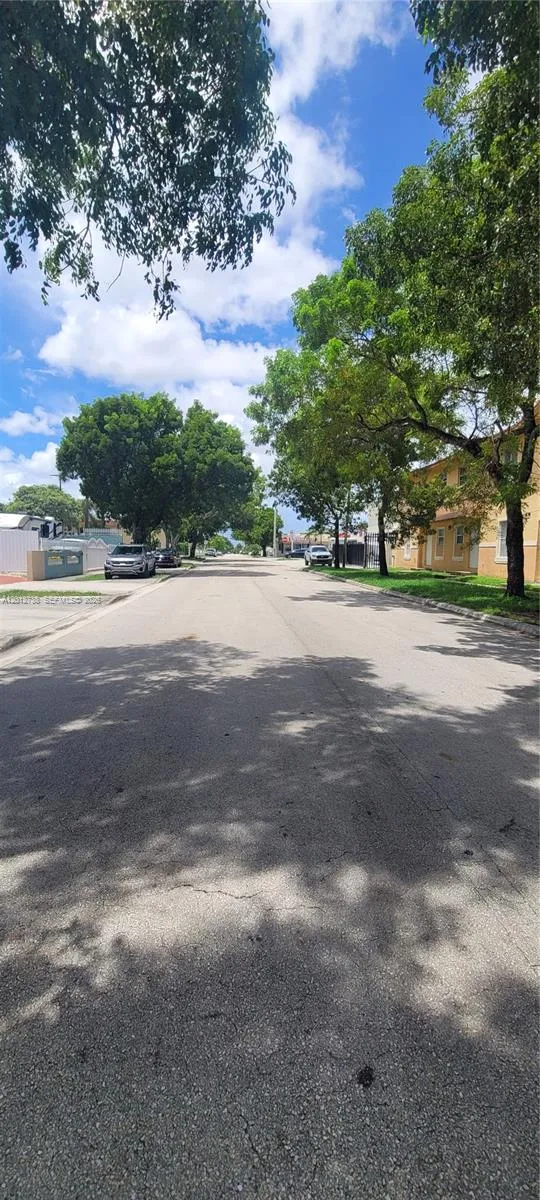 33 E 20th St # 205, Hialeah FL 33010