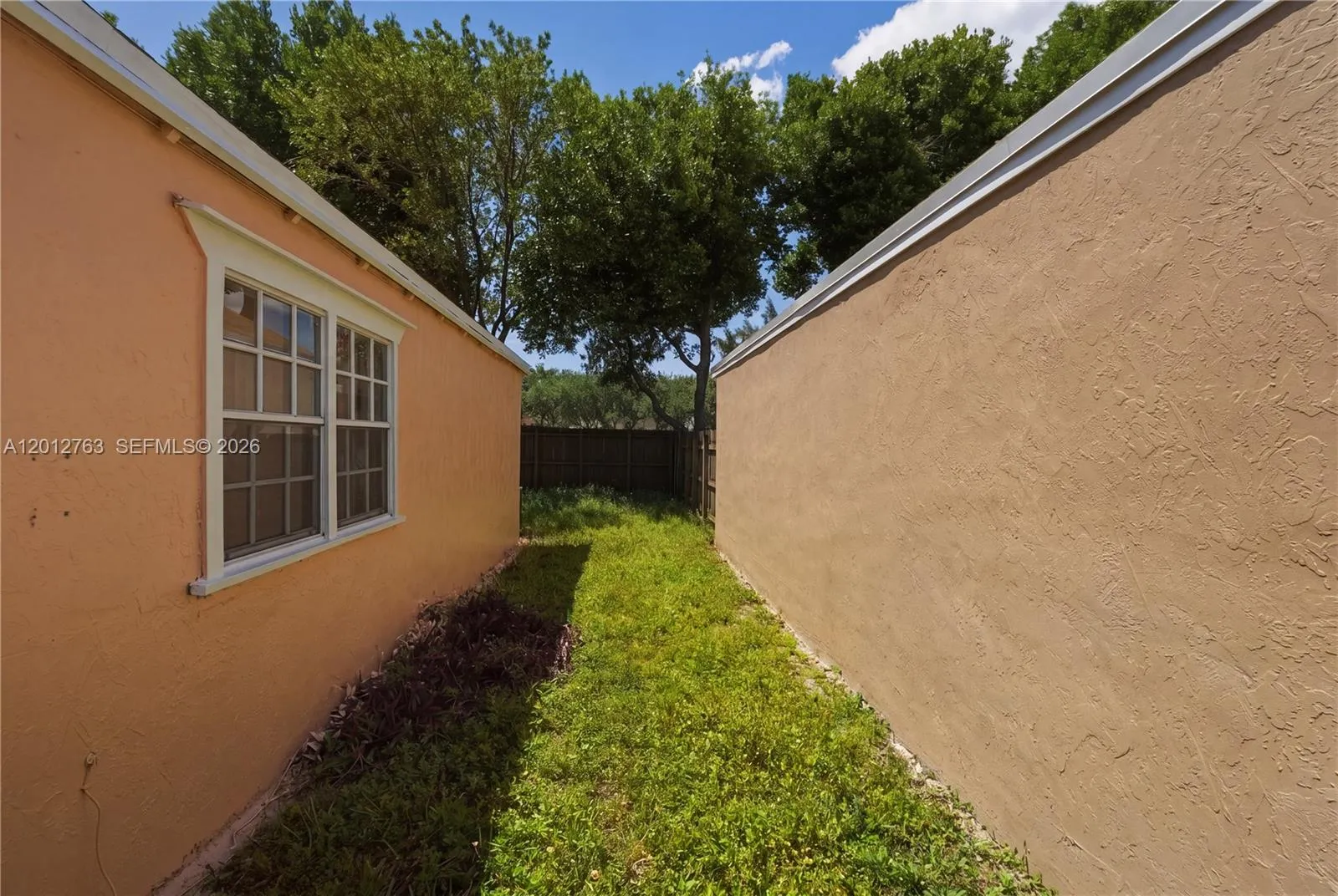 9992 Periwinkle St, Miramar FL 33025