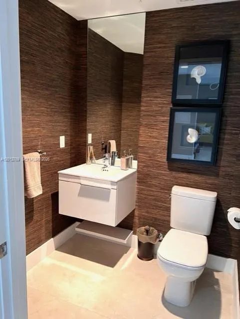 17111 Biscayne Blvd # 2102, North Miami Beach FL 33160