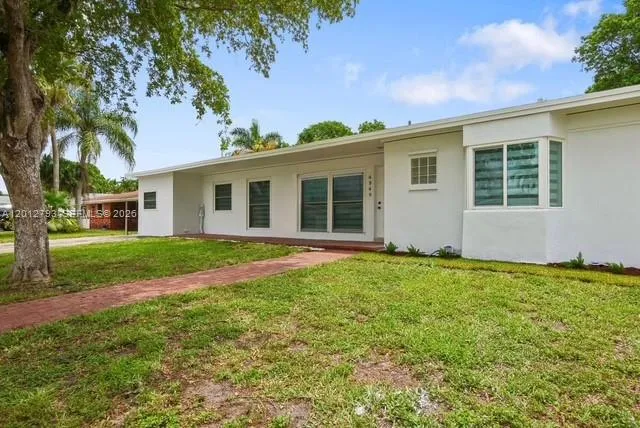 3 bedroom 2 bath for sale at 4948 SW 90th Ter, Cooper City FL 33328